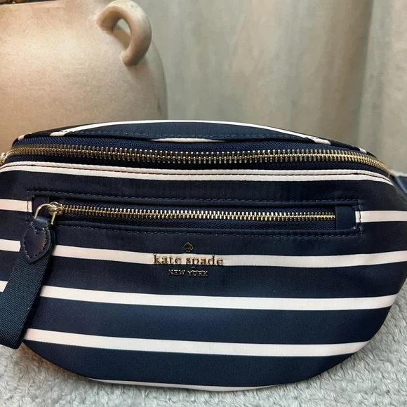 ⚓️Adorable KATE SPADE navy blue and white striped fanny pack NWT💙 - Picture 2 of 5